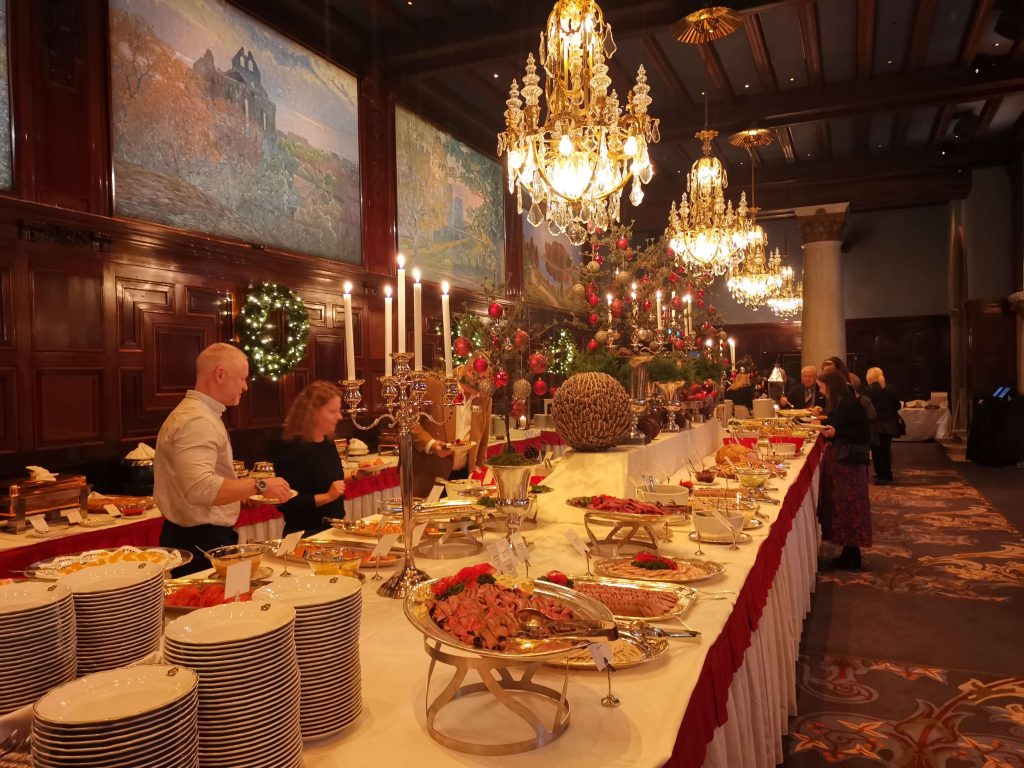 Julbord och julshow på Grand Hotell med Måns Zelmerlöw Matochresebloggen