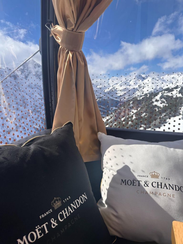 Moët & Chandon Champagne Gondola i Lech